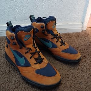 Vintage Nike acg boots size 8.5